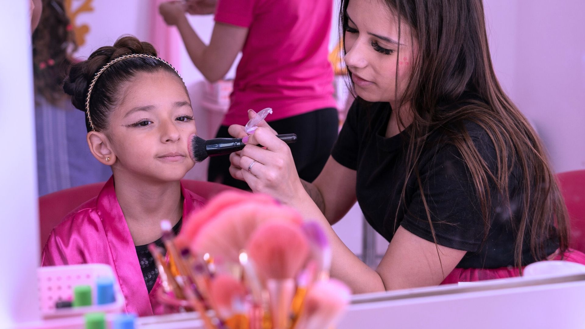 Para comemorar aniversário de 7 anos, menina faz 'spa day' para convidadas  e viraliza na web, Mato Grosso do Sul