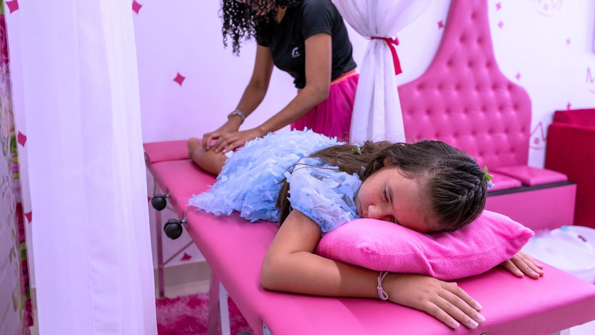 Para comemorar aniversário de 7 anos, menina faz 'spa day' para convidadas  e viraliza na web, Mato Grosso do Sul